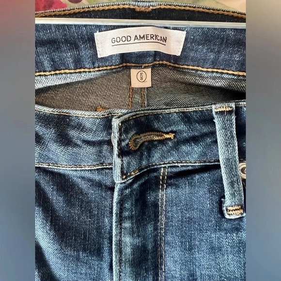 Good American Pom Pom Cropped Jeans Medium Wash - Picture 5 of 7